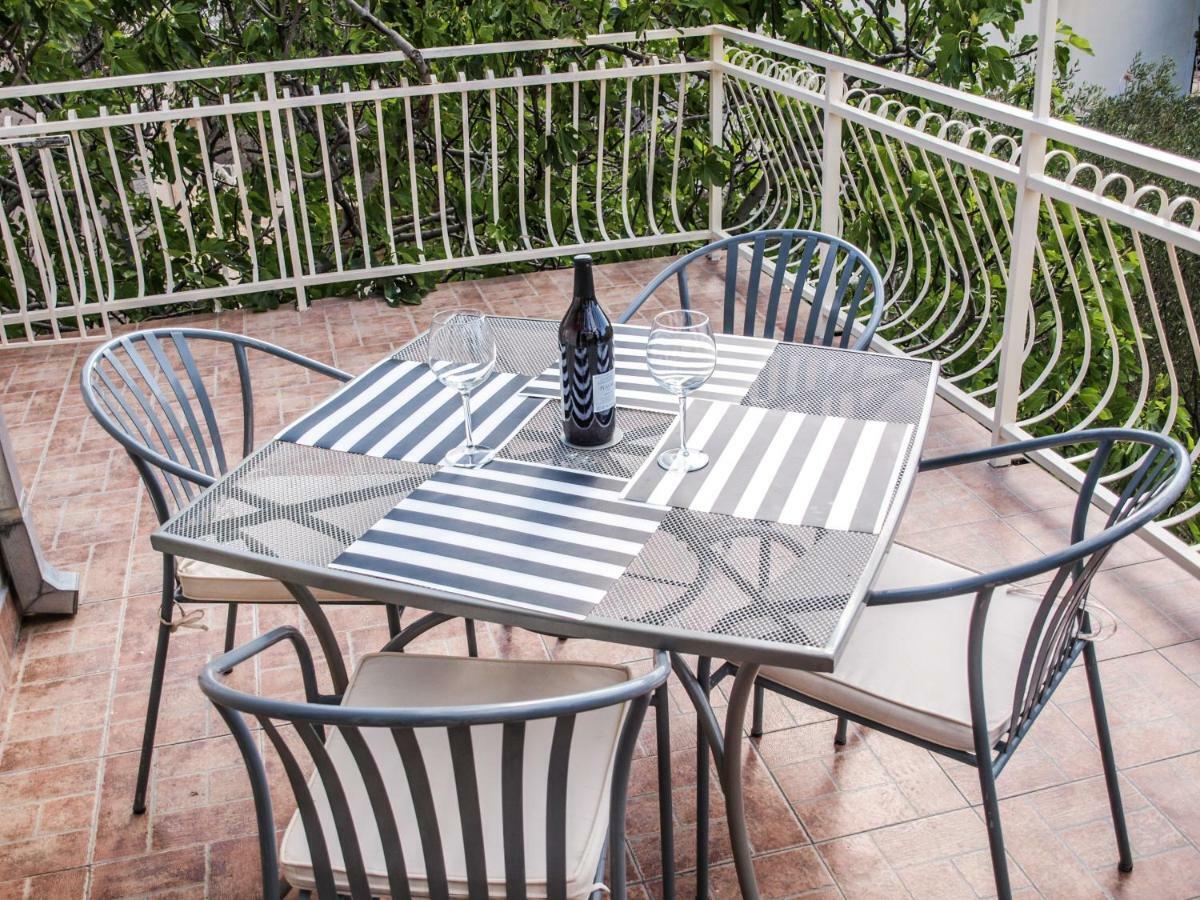 Apartment Pletikosic Kaštela Екстериор снимка