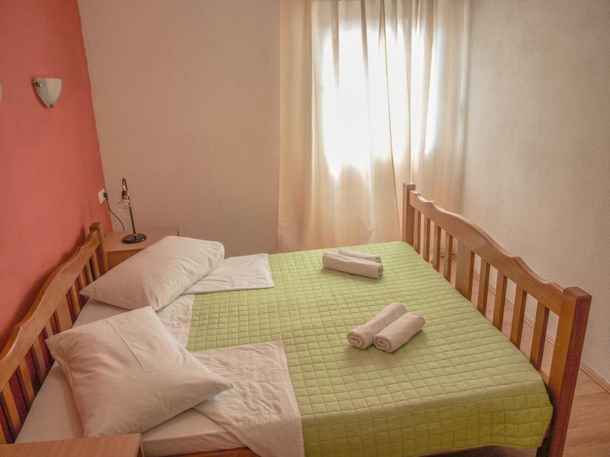 Apartment Pletikosic Kaštela Екстериор снимка